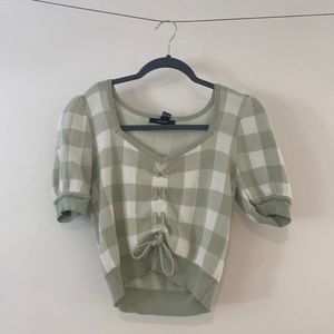 Women forever21 green sweater adjustable crop length.